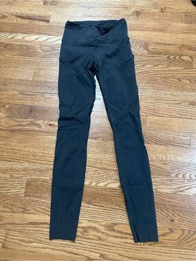 Excellent condition Lululemon Fast and Free HR Tight in graphite gray
